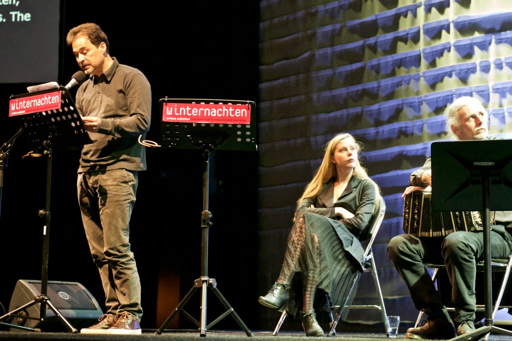 Schrijver José Eduardo Agualusa wijdde een bijdrage aan 'de achtste hoofdzonde': melancholie. ©Marc Brester/AQM