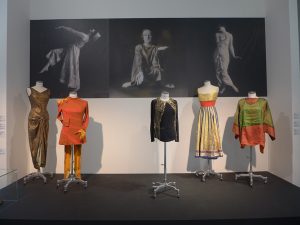 Door Leistikow ontworpen kostuums voor haar choreografieën. foto: Maarten Baanders