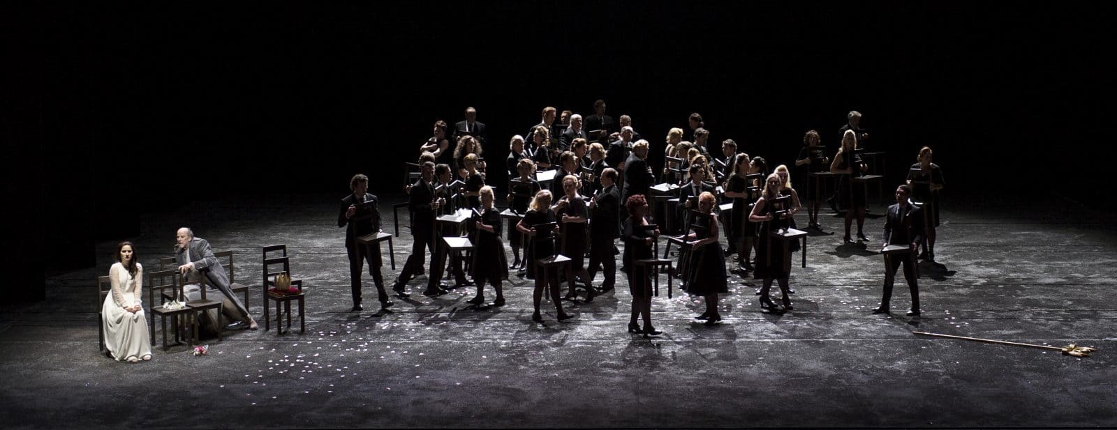 Richard Croft (Jephtha) & Anna Prohaska (Iphis) & Koor van de Nationale Opera - foto Martin Walz