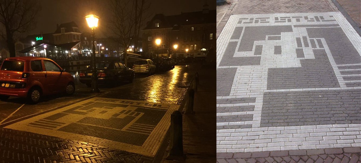 Sierbestrating voor het atelier van Theo van Doesburg in Leiden (foto Martijn Westerop/José Bunnik)