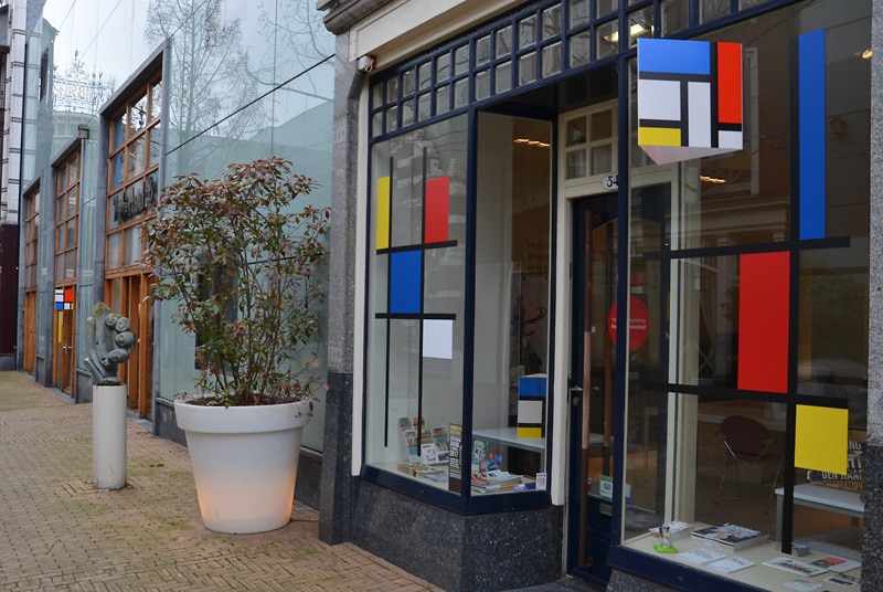 Mondriaan-huisvlijt in winkelcentrum Haagsche Bluf. Foto auteur