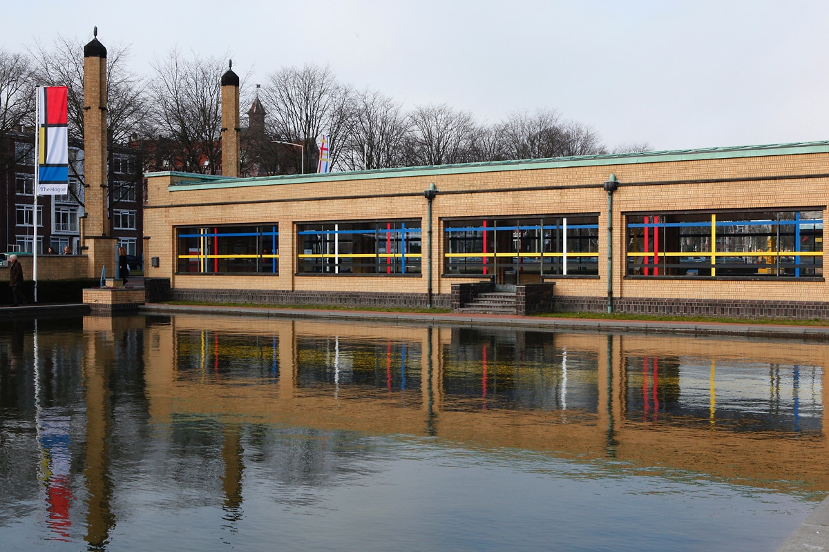 Entree van het Gemeentemuseum. Foto Studio Vollaerszwart