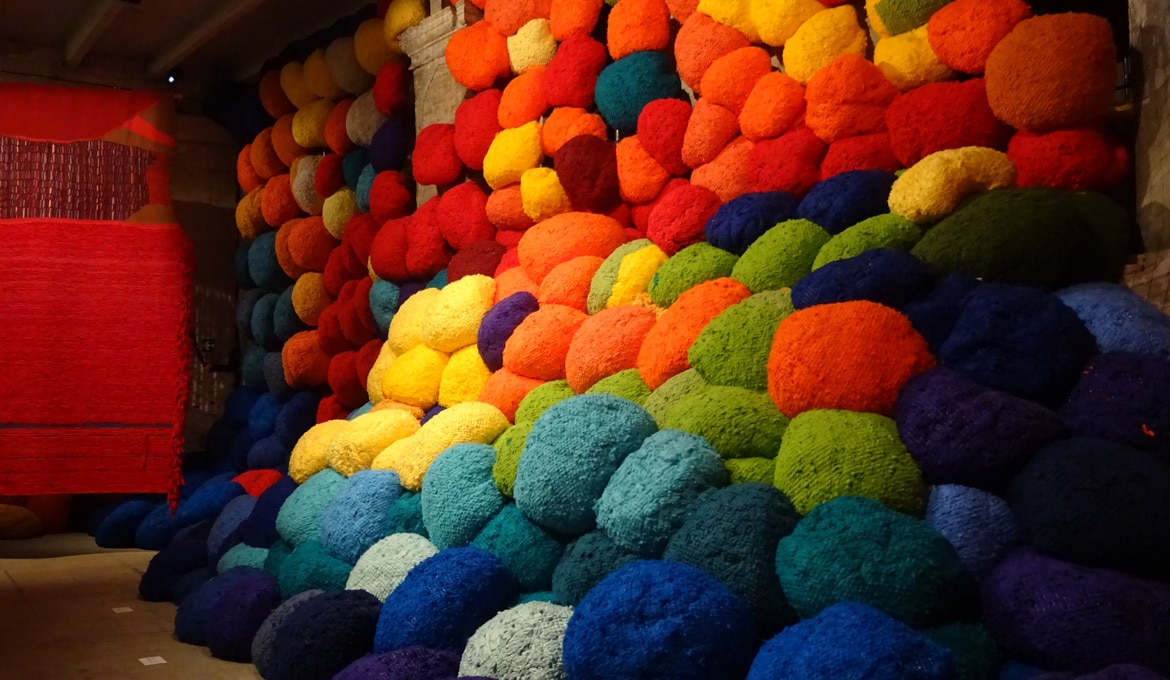 Sheila Hicks, Escalade Beyond Chromatic Lands -2016-2017- Arsenale-End-wall