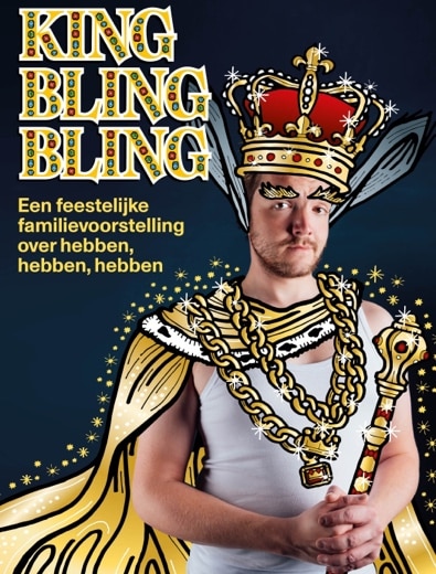Affichebeeld king bling bling van Het Nut met daarop een acteur in een enorm gouden gewaad