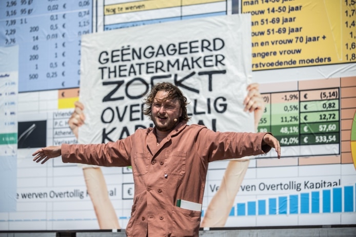 beeld uit de trailer van de voorstelling Goed Houd Geld van Het Nut